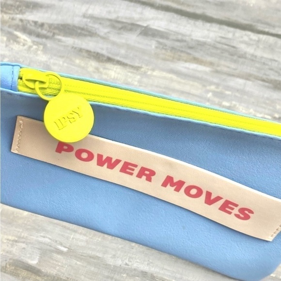 𝅺ipsy Makeup Bag | Power Moves - Picture 4 of 4